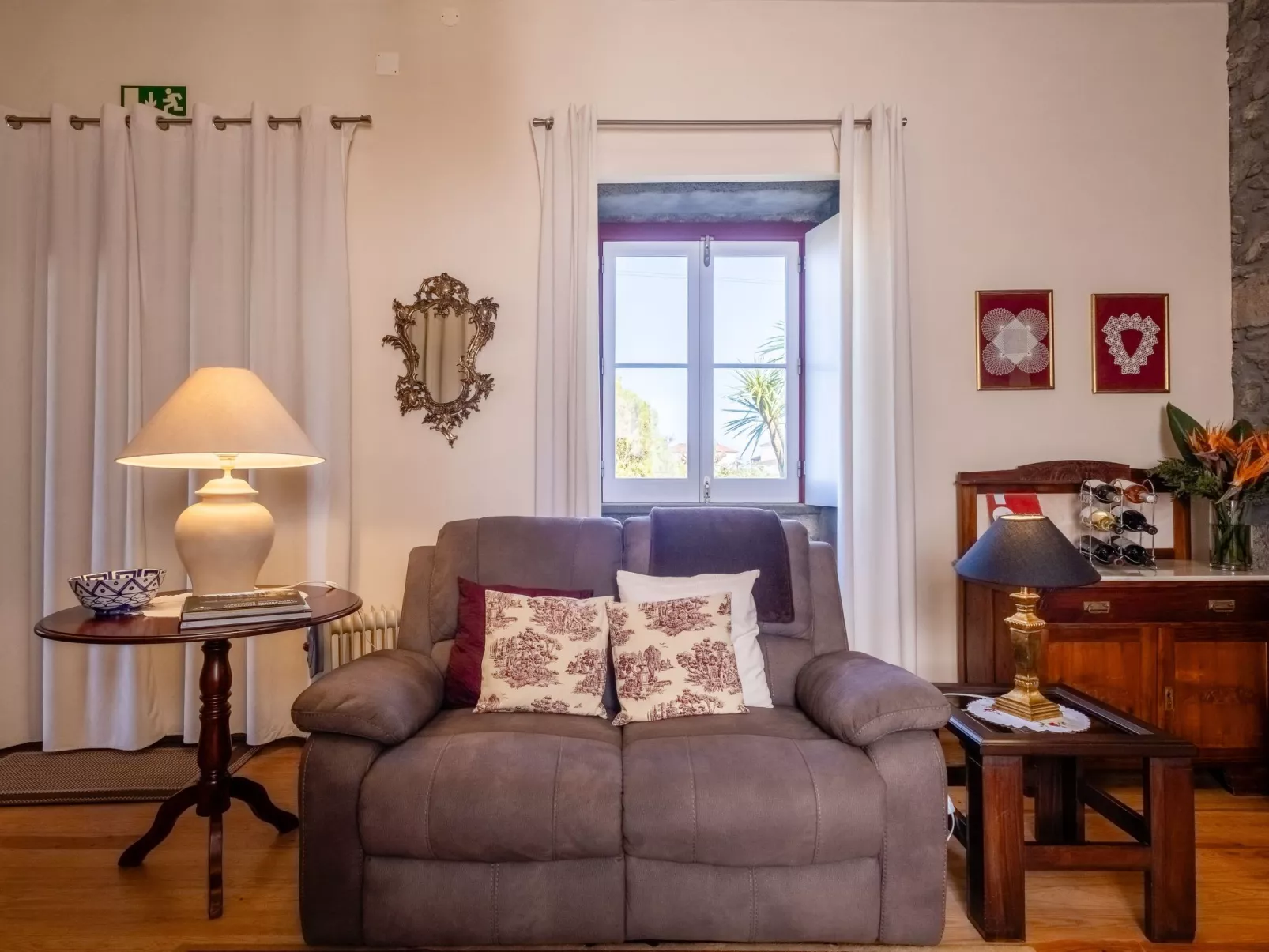 Casa da Fonte - Historisches Steinhaus auf den Azoren-Drinnen