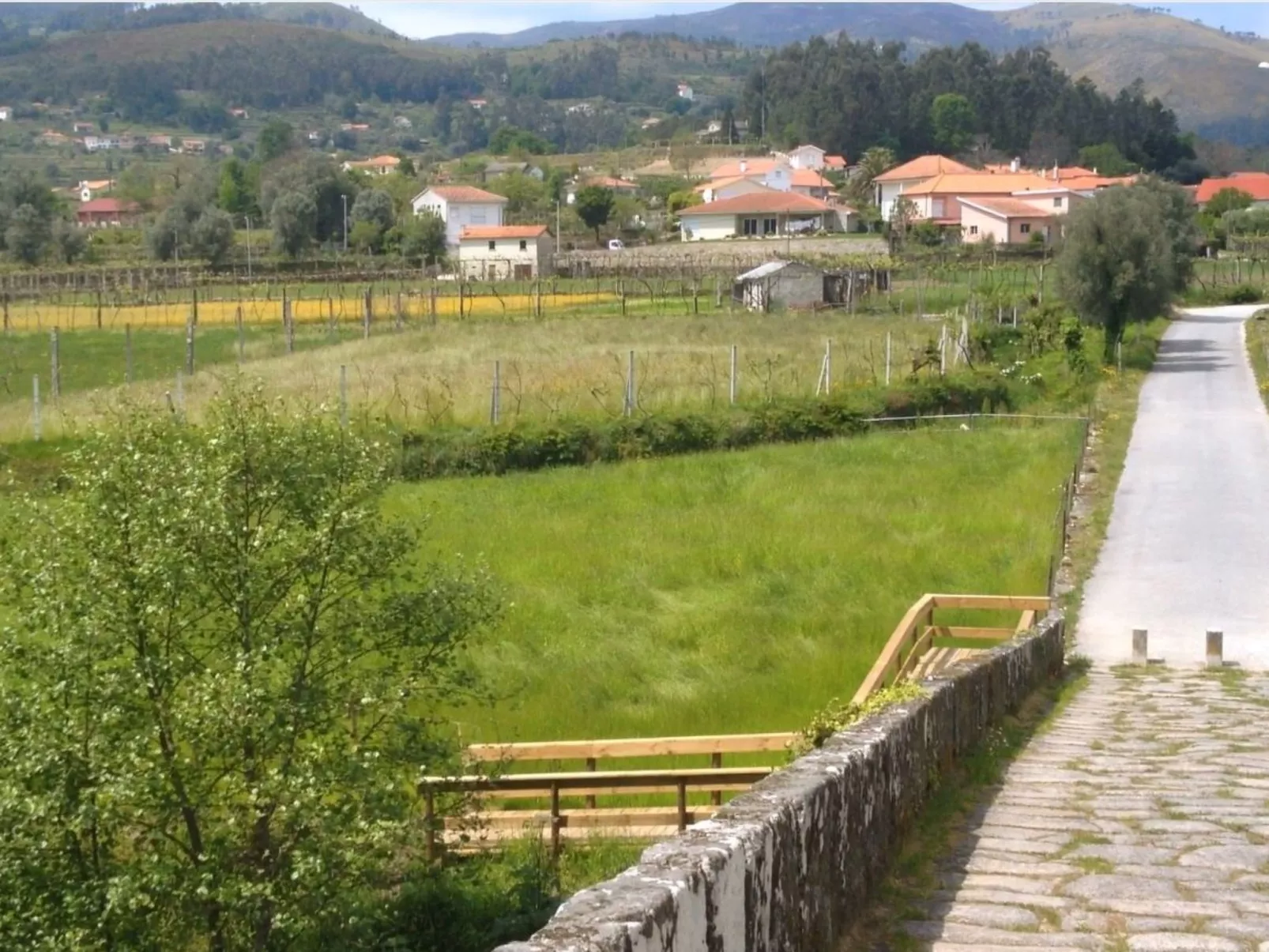 "Großmutters Häuschen" mit überdachter Terrasse-Draußen