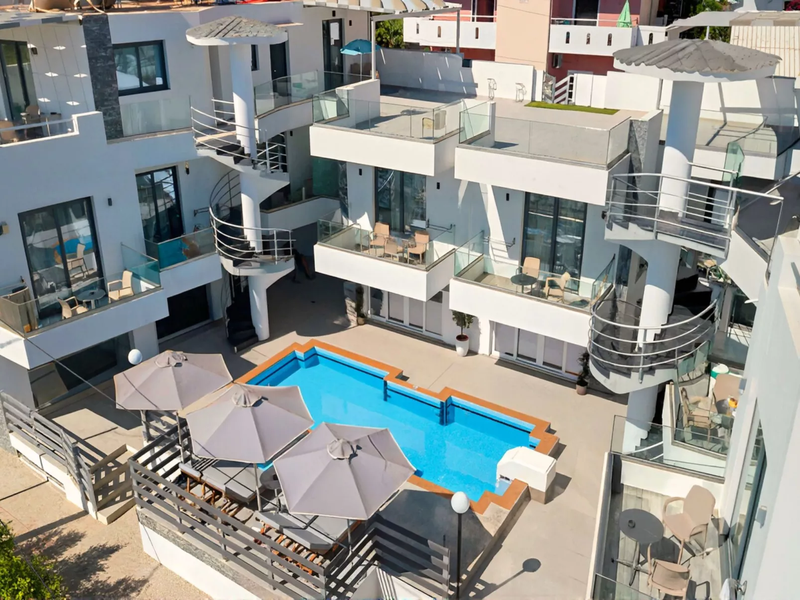 Pnoe Beachside Suite-Draußen