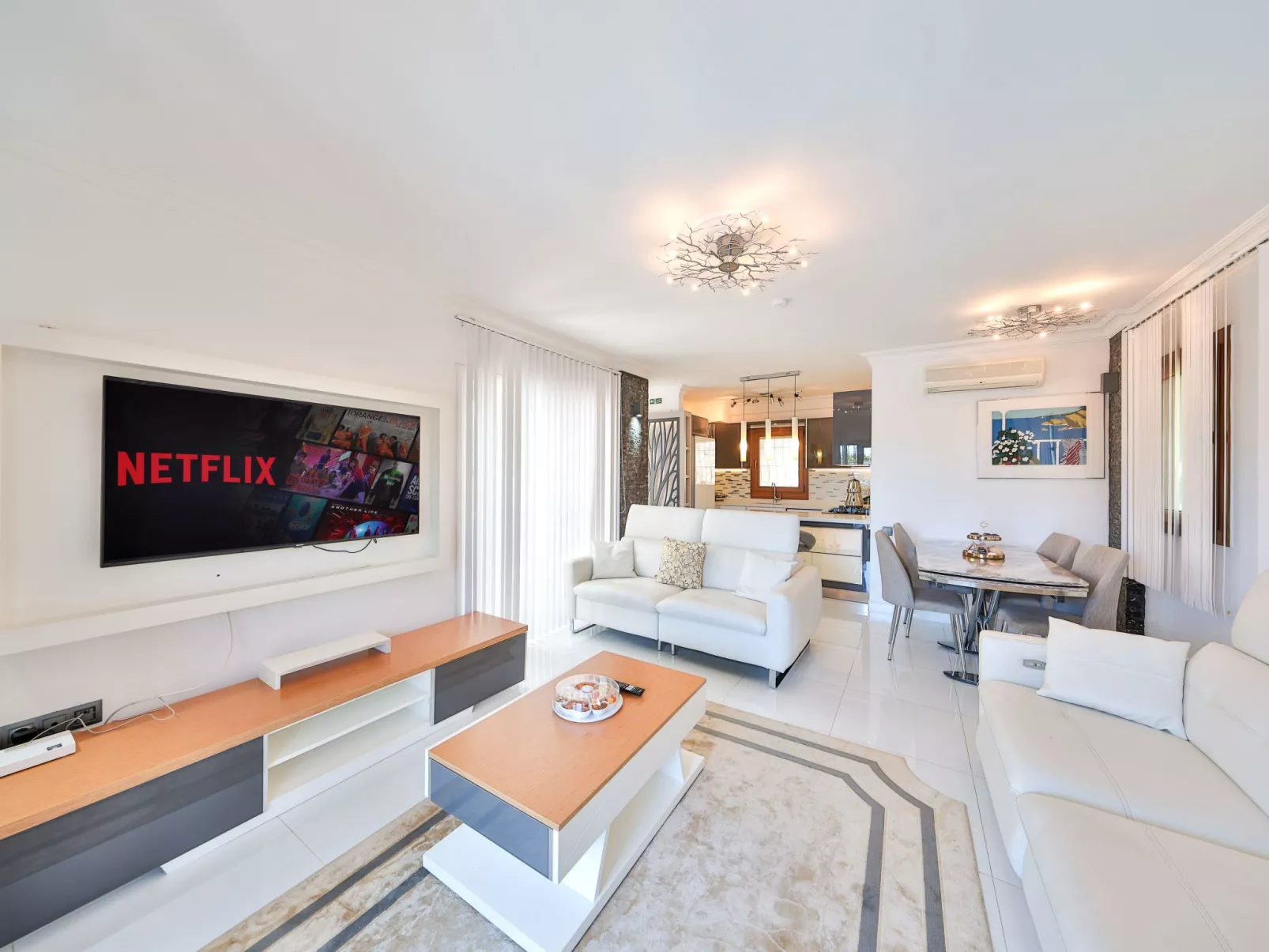 Villa mit Meerblick und privatem Pool-Inside