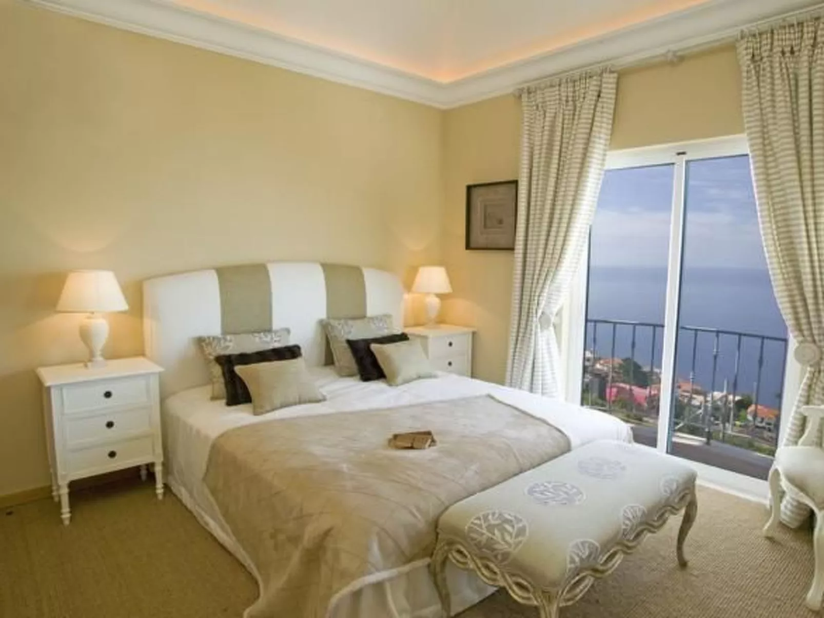 Elegante Ferienwohnung mit Gemeinschaftspool und Wellnessbereich-Dedans