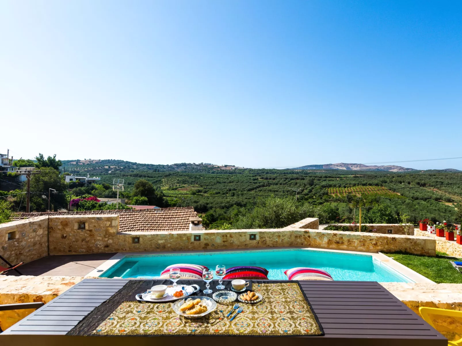 Freistehendes Ferienhaus mit großem Pool-Draußen