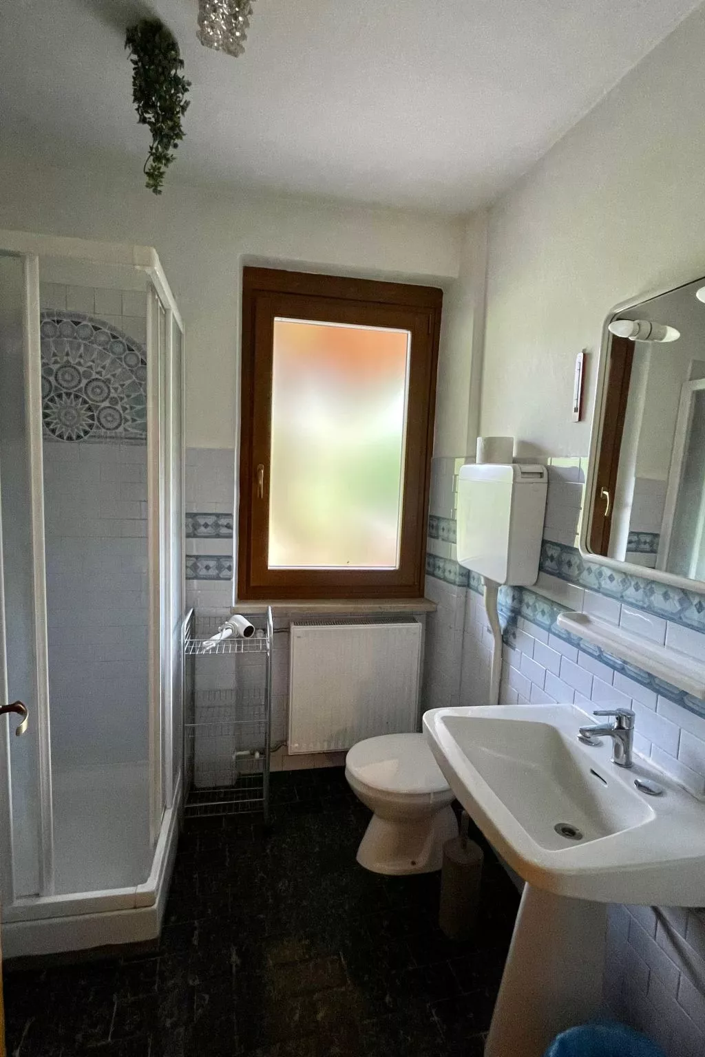 Gesegnet wie Frösche auf einem Seerosenblatt-Drinnen