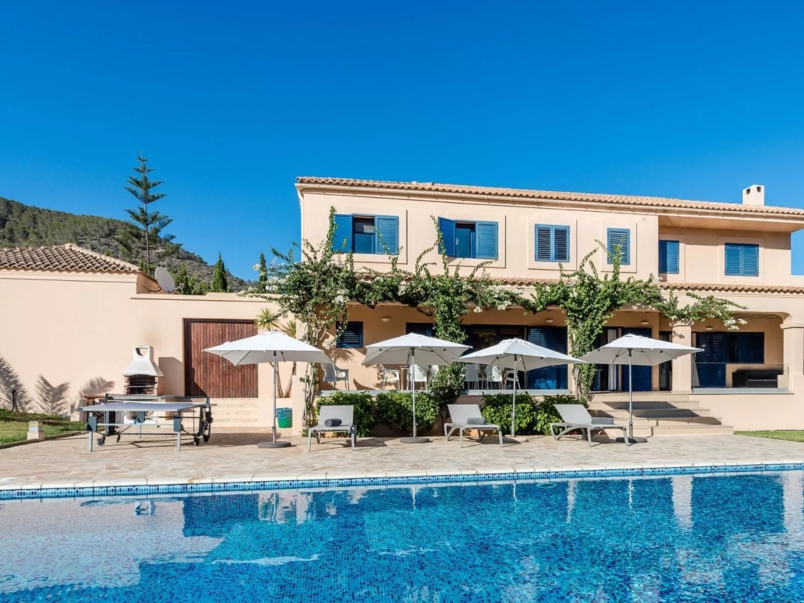 Villa in der Nähe des Zentrums und des Meeres-Outside