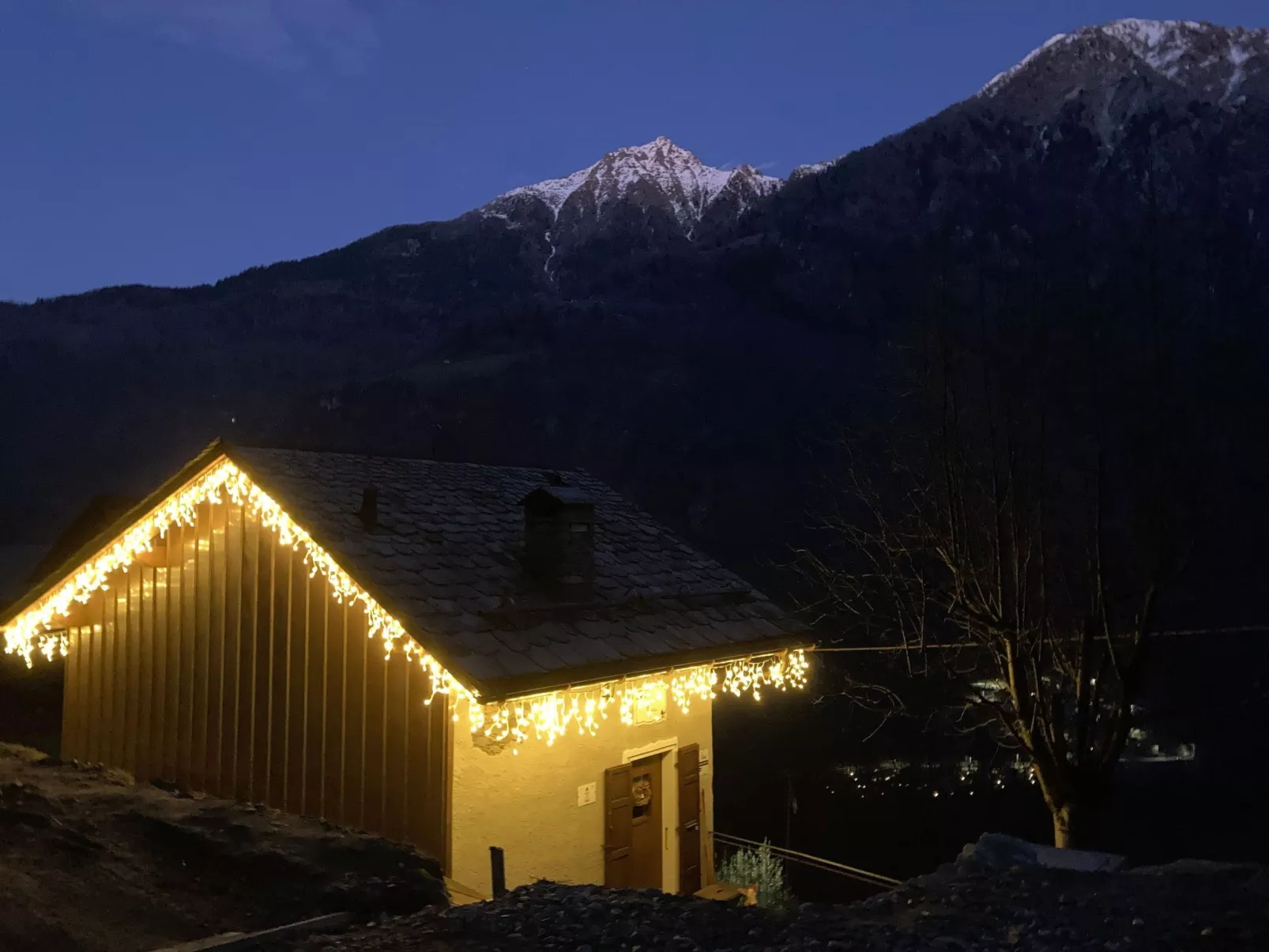Chalet 'Casa al Pozzo' mit Bergblick-Draußen