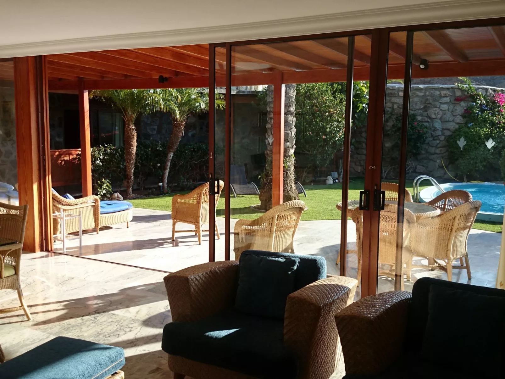 Villa mit Garten, Pool , Grill und Terrasse-Dedans