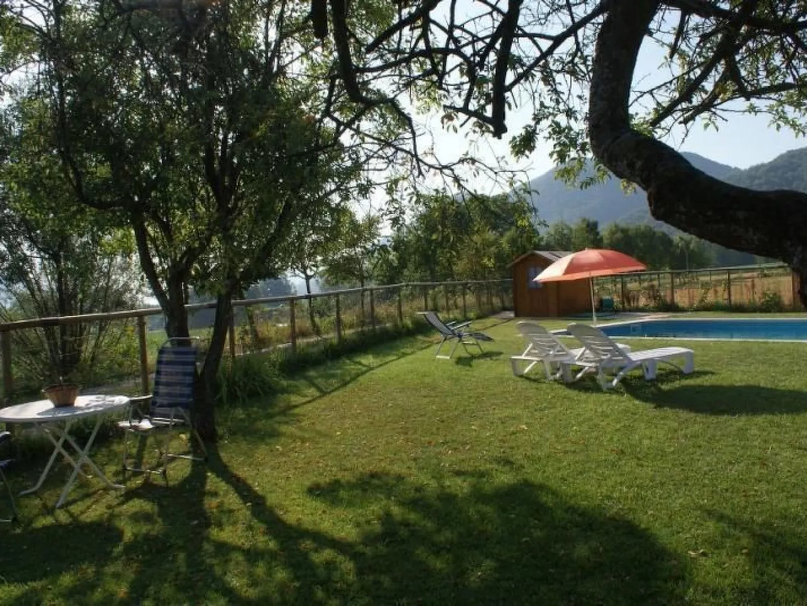 Kleiner Bungalow mit zwei Schlafzimmern.-Image-tags.info