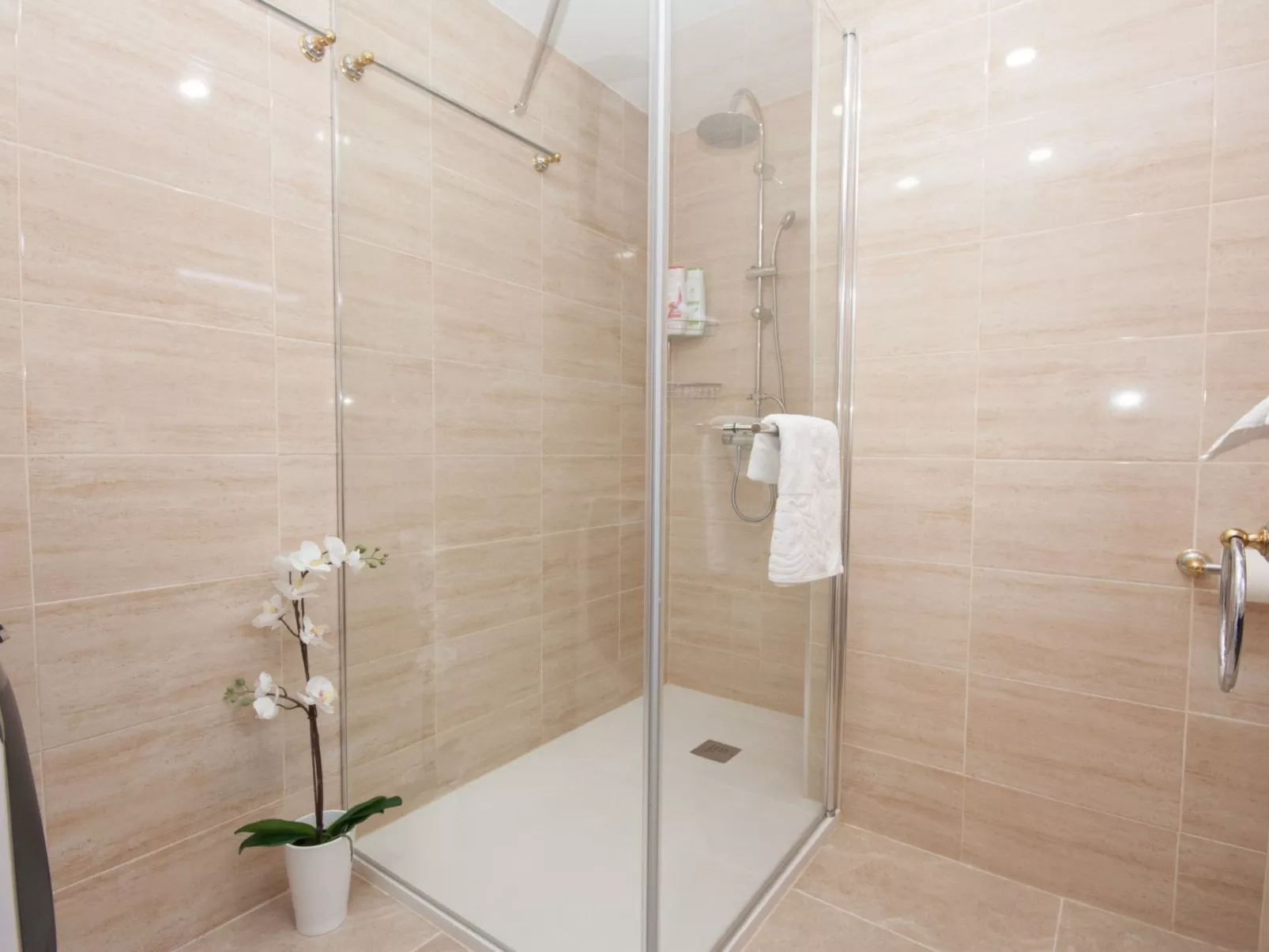 Aufwachen mit herrlichem Meerblick aus dieser schicken Wohnung-Dedans