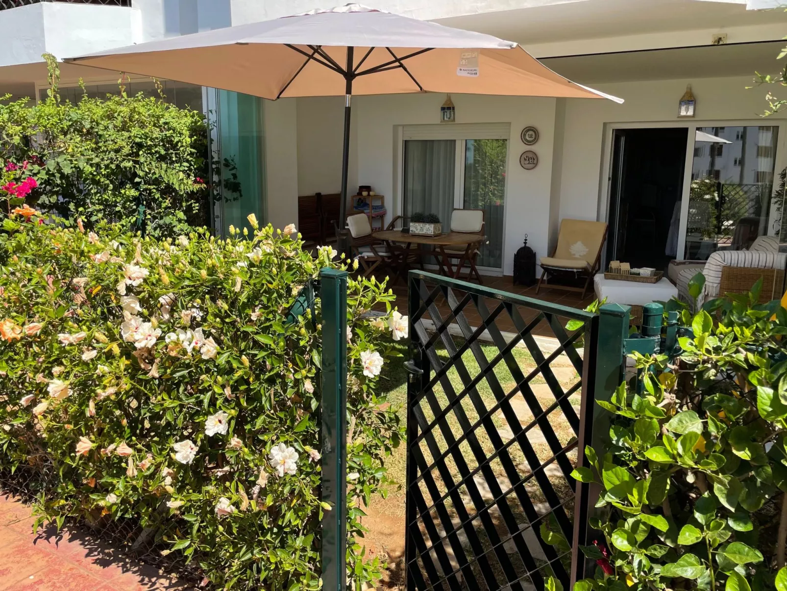 "Mi Capricho".-Outside