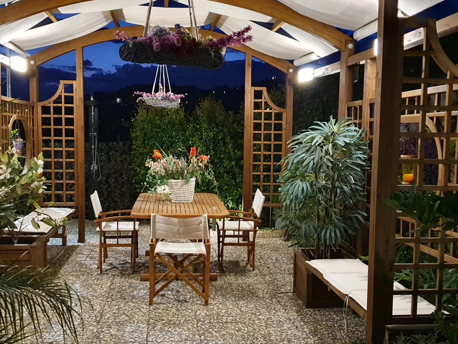 Zyklopenhaus. Erstaunliche Aussicht und privates Mini-Spa-Image-tags.info