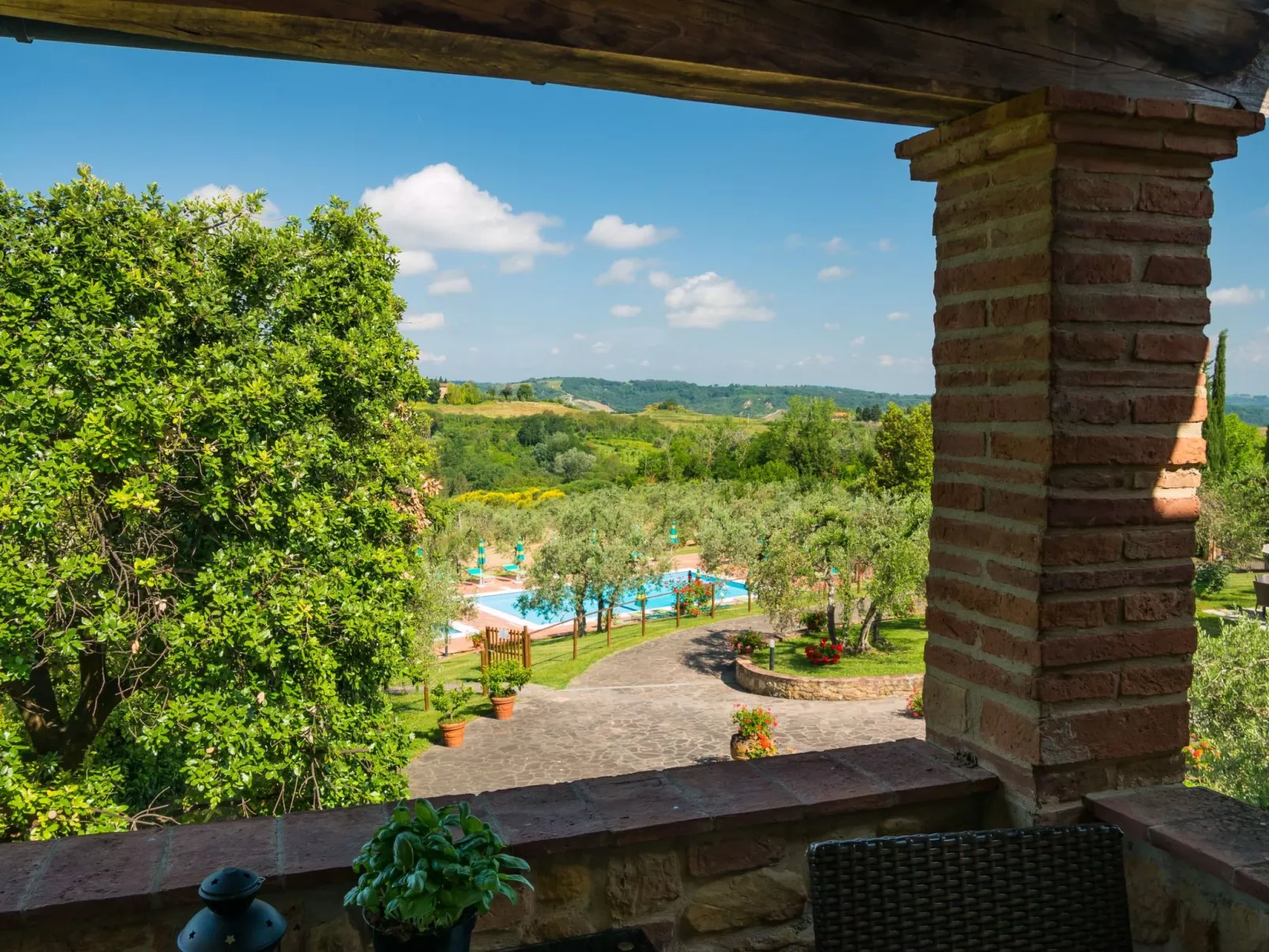 Drei-Zimmer-Wohnungen Borgo Collelungo, erster Stock-Outside