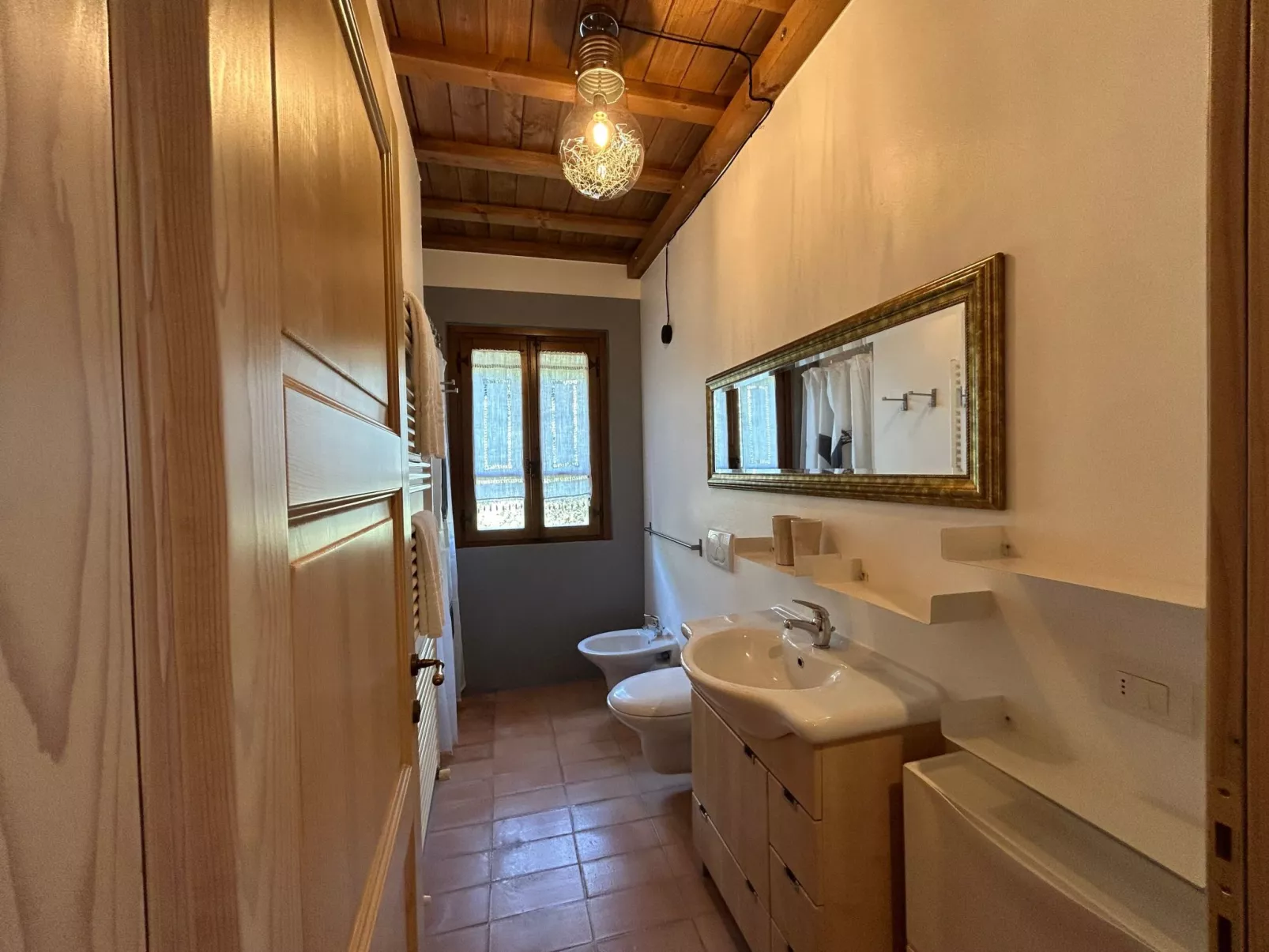 Wohnung mit Privatparkplatz-Dedans