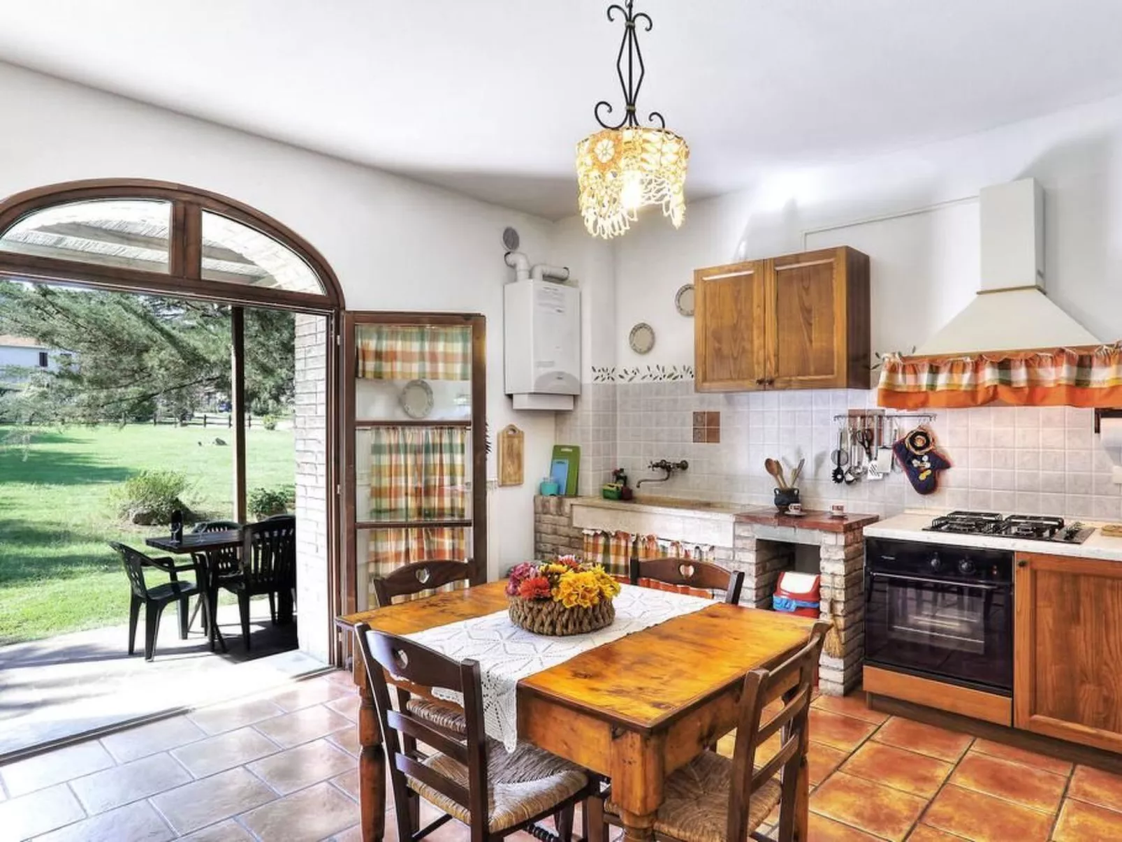 In Pomarance mit Großem gemeinsamem Pool-Drinnen