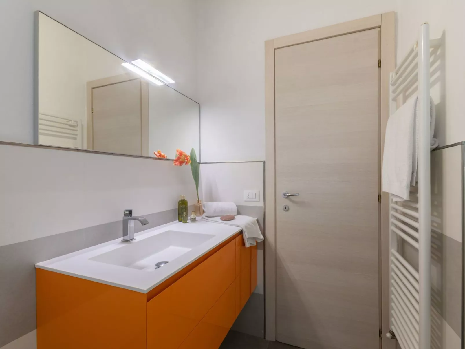 Modernes Haus mit Garten und privatem Parkplatz-Dedans