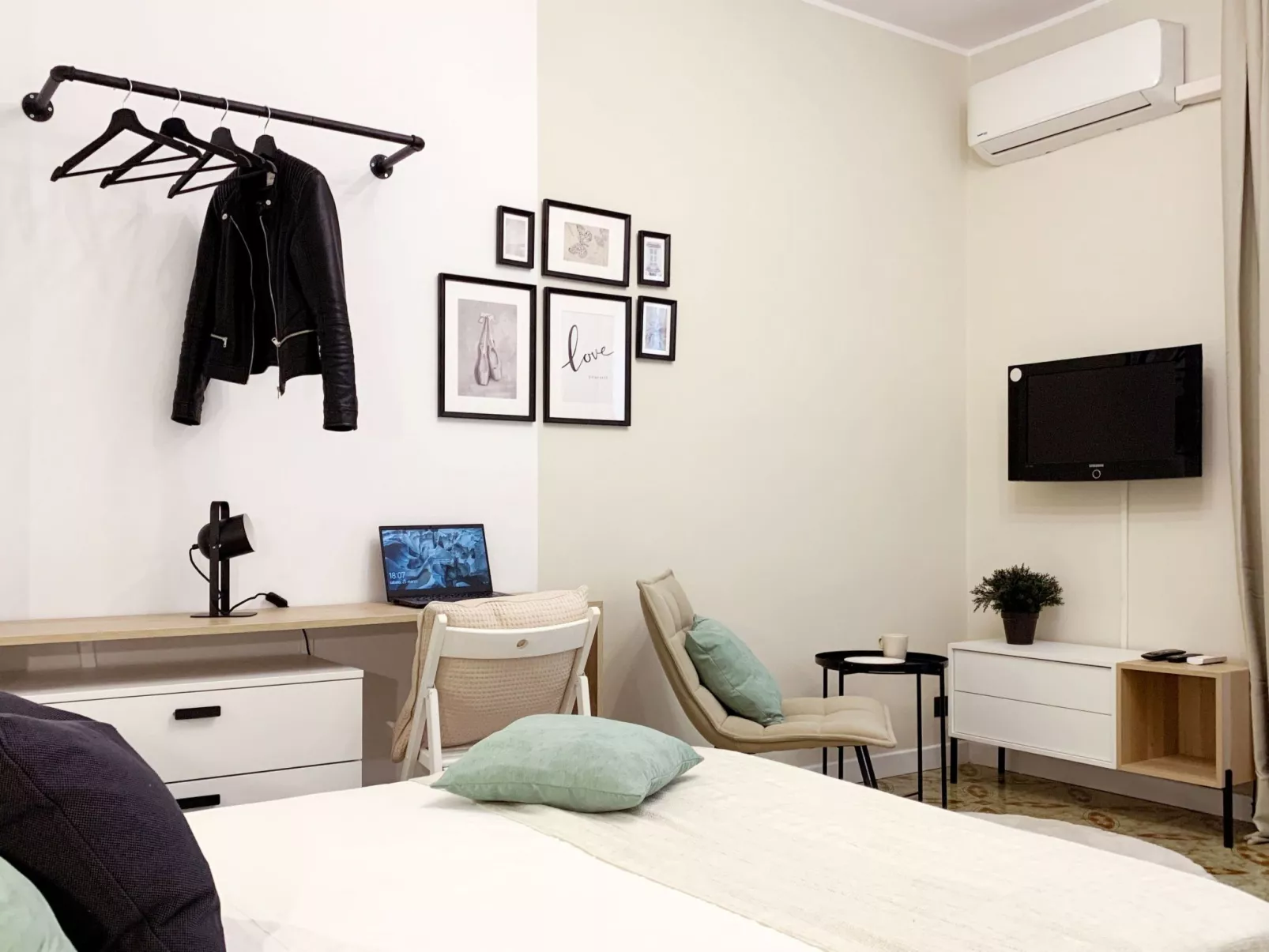 Ein-Zimmer-Wohnung 'Milan' mit Balkon-Drinnen