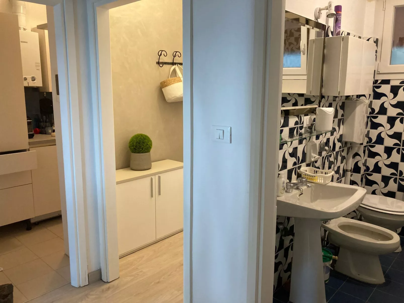 Seaside Heritage Retreat by Holiday World-Inside