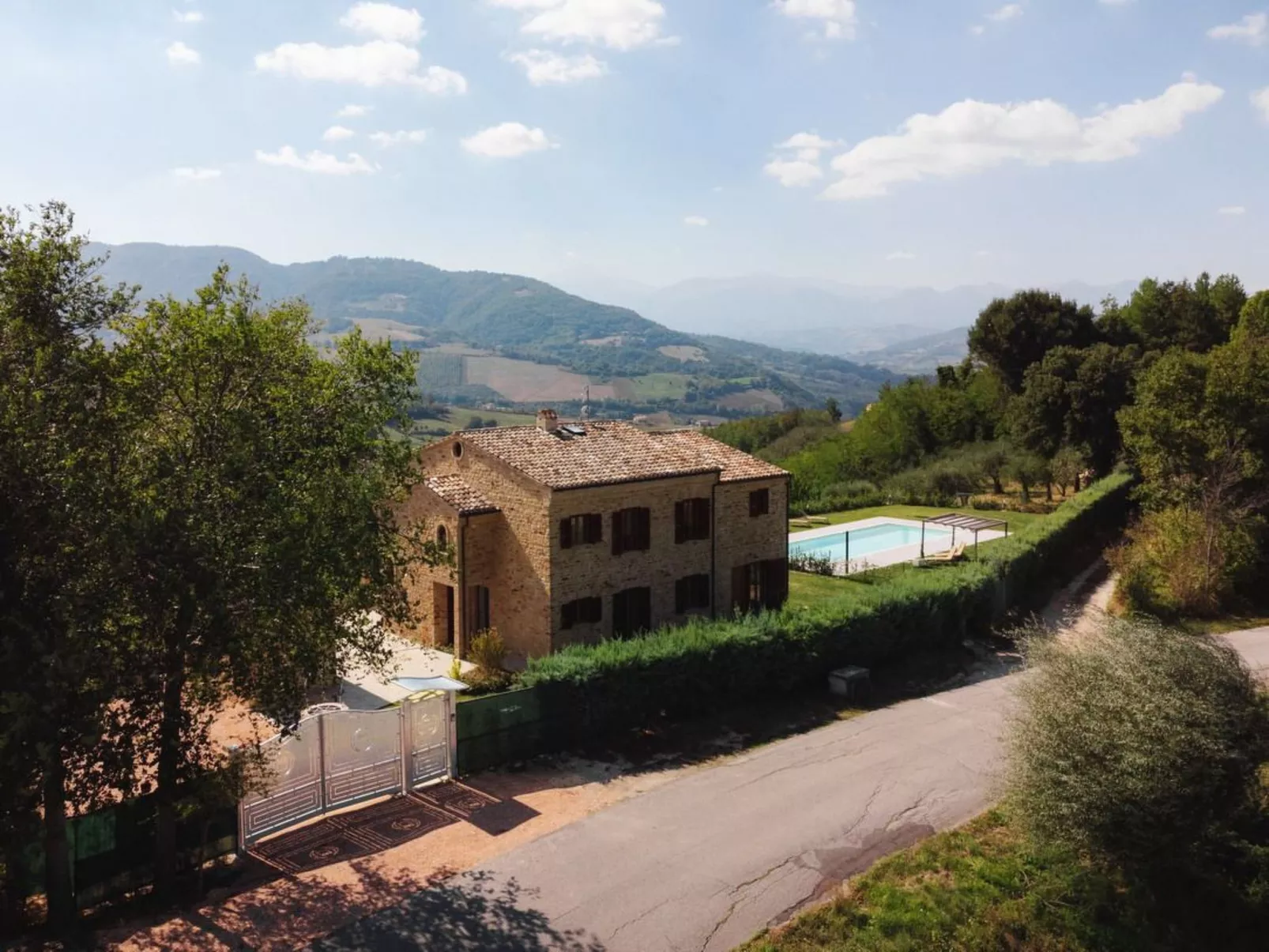 Luxuriöse und erschwingliche Villa mit privatem Pool-Outside