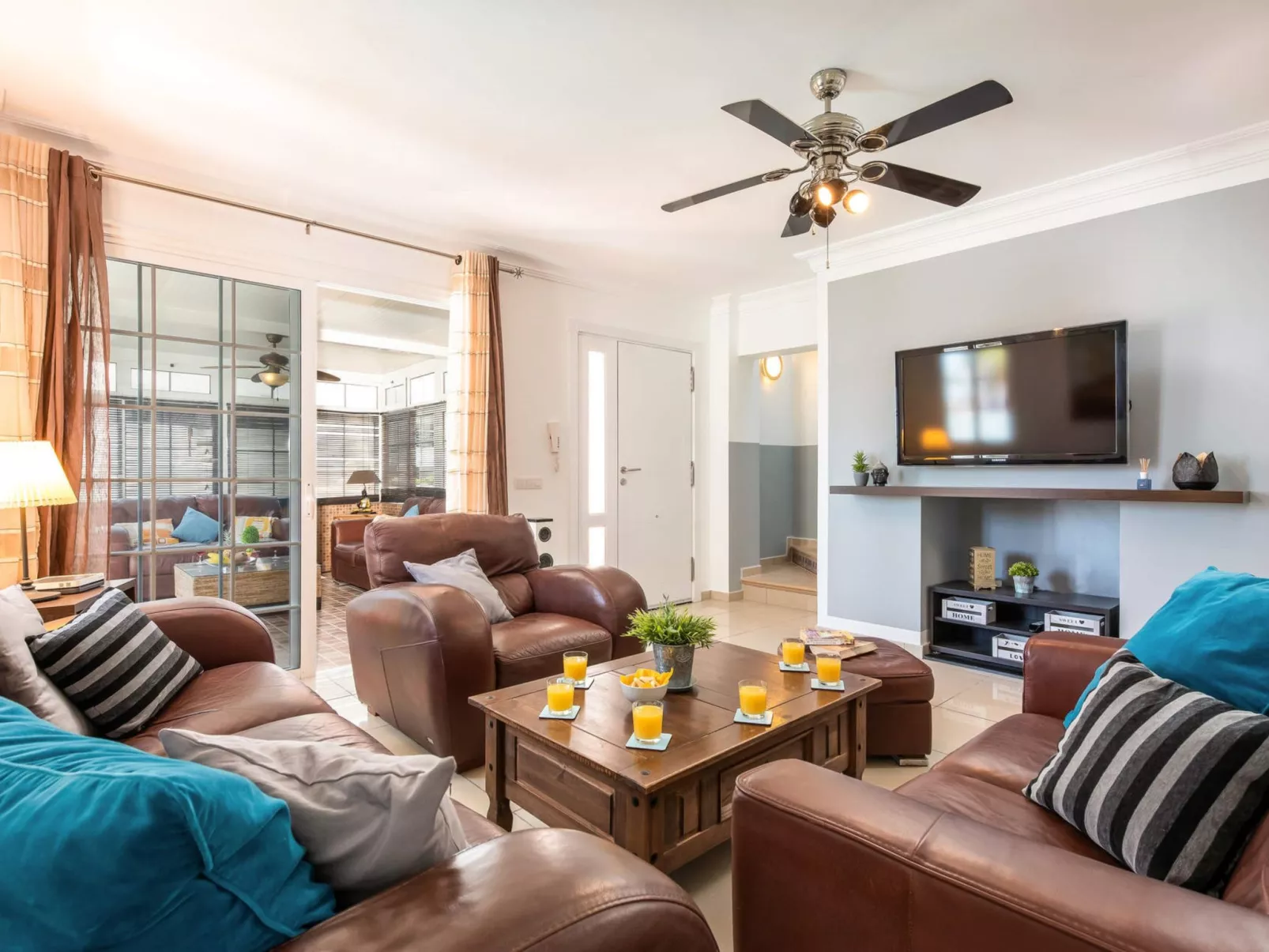 Villa Naranja mit beheiztem Pool und Meerblick-Drinnen