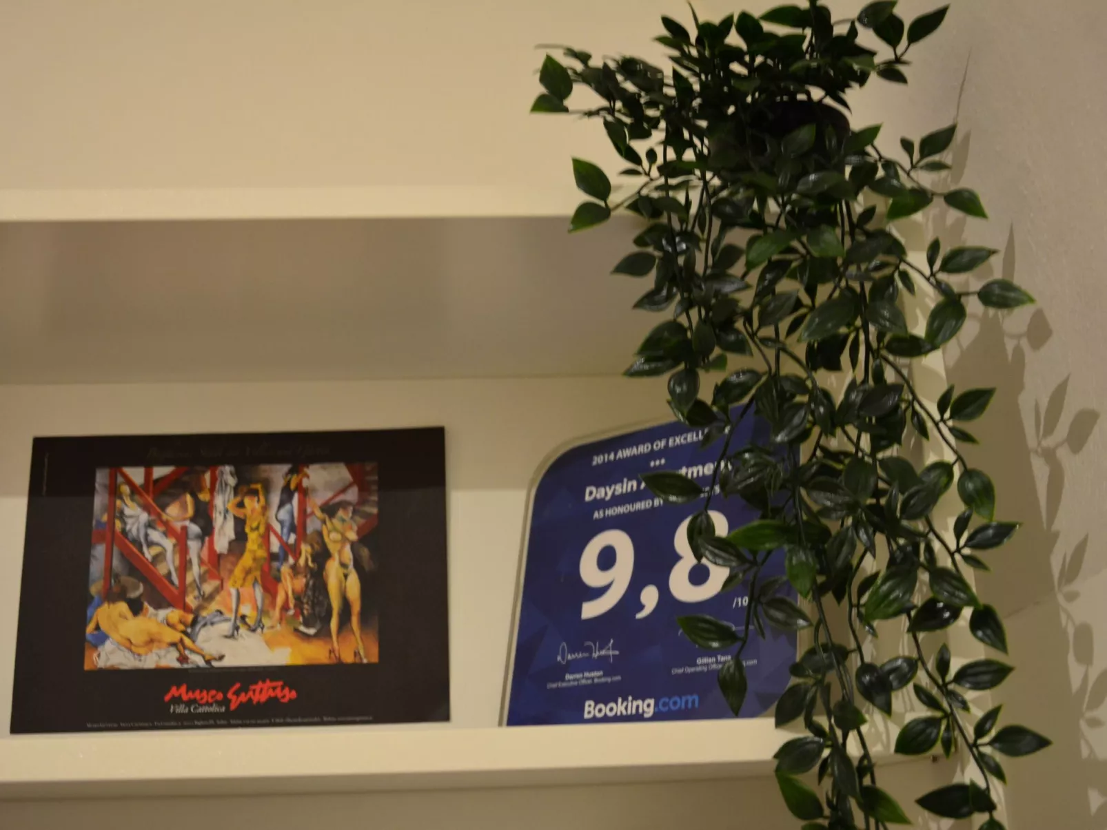 Mit Privatparkplatz-Drinnen