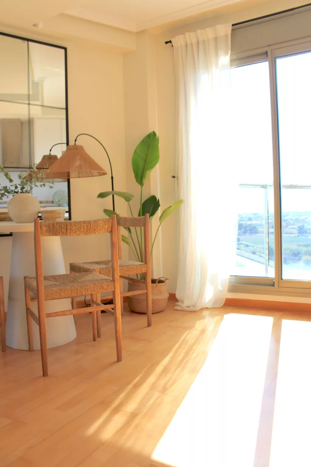 Luxuriöse Wohnung mit 1 Schlafzimmer, Balkon und Pool-Dedans