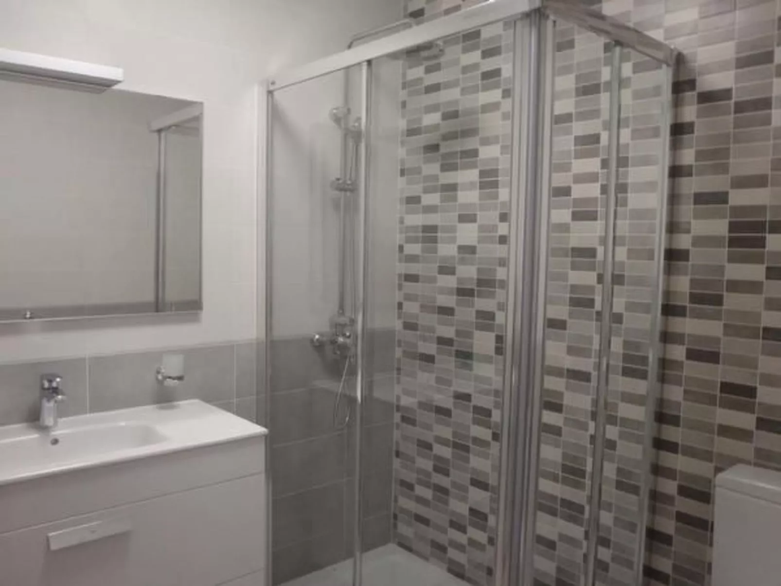 Schöne Wohnung mit Sonnenterrasse und Meerblick-Dedans