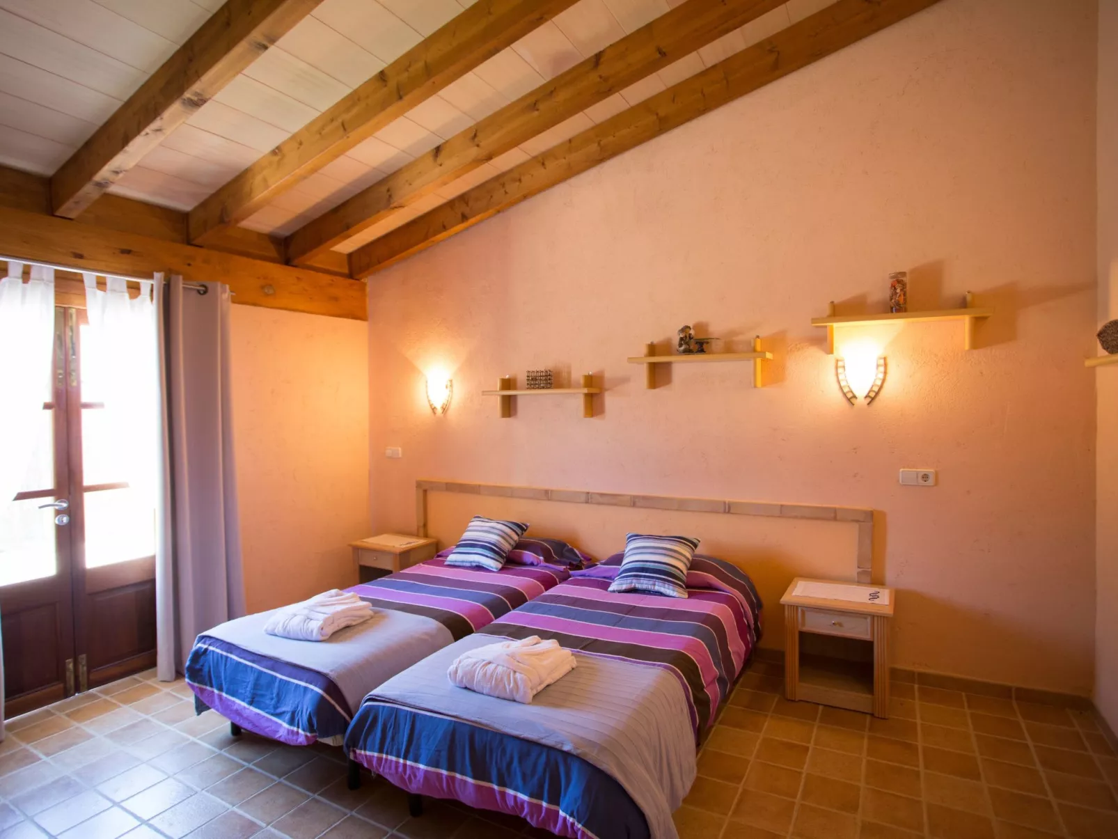 Finca mit Tennisplatz und Schwimmbad-Inside