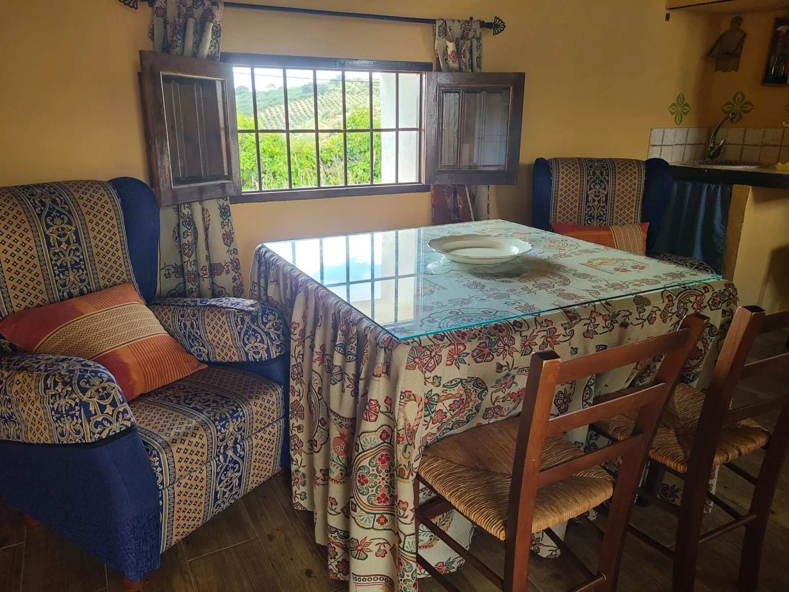 Schöne Ferienwohnung in Iznájar mit Garten, Terrasse und Grill-Image-tags.info