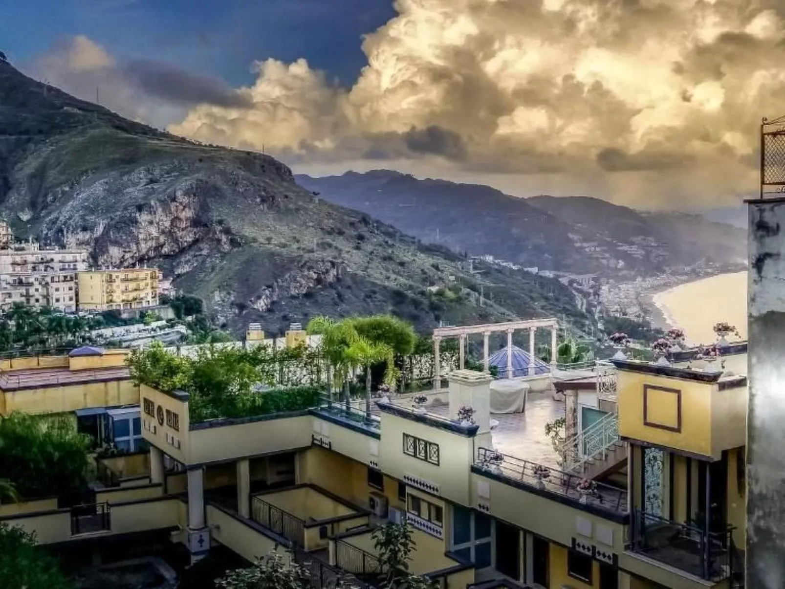 Das Haus des Großvaters in Taormina-Draußen