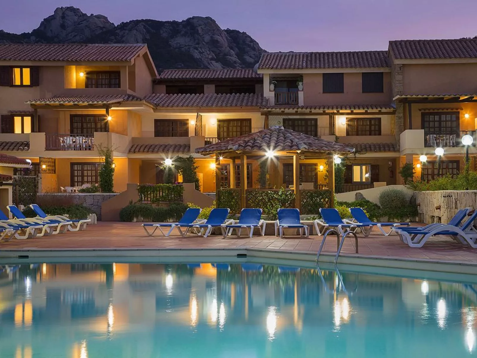 Wohnung in Porto Cervo mit Gemeinschaftspool-Outside