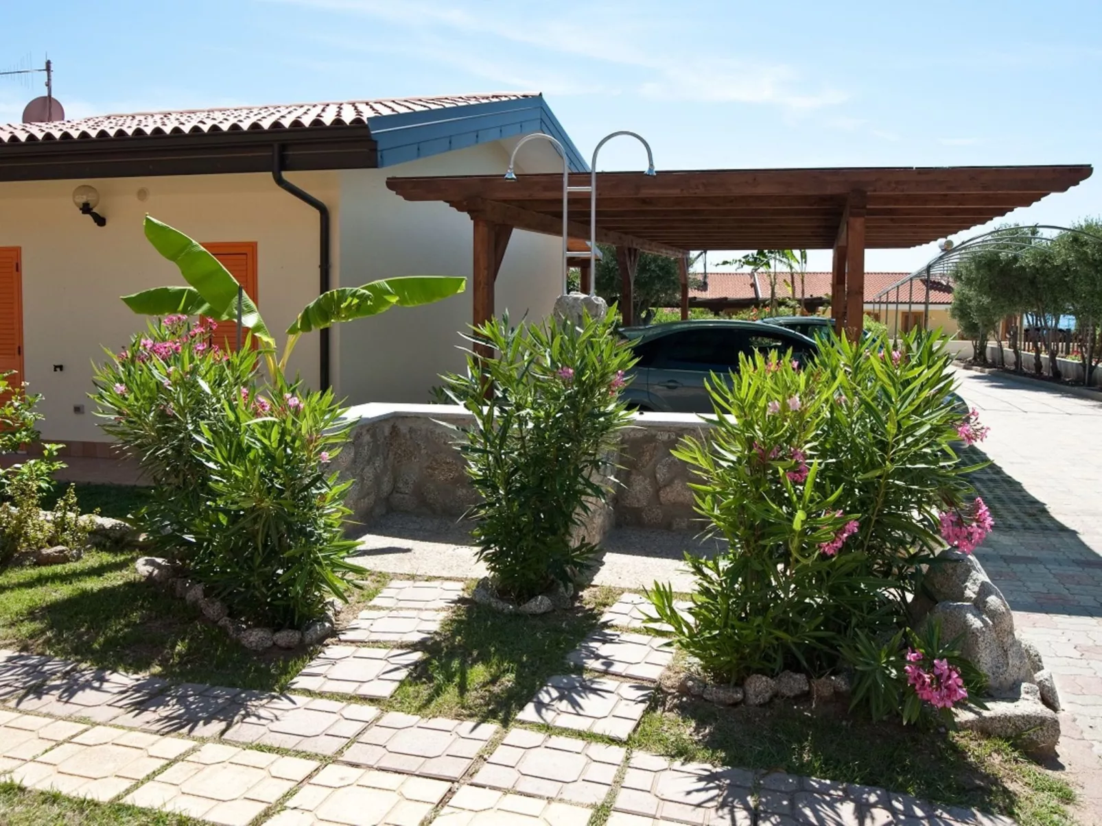 Komfortwohnung mit Garten - 70 m vom Meer entfernt-Outside