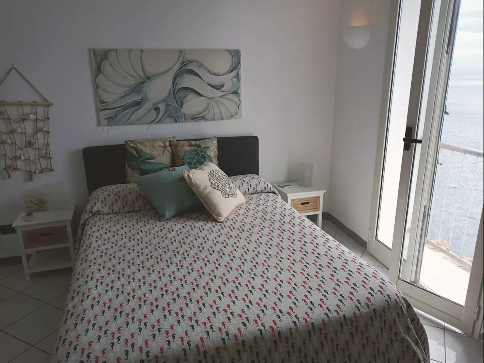 Villa auf einer natürlichen Klippe mit Blick auf das Meer, nur wenige Schritte-Drinnen