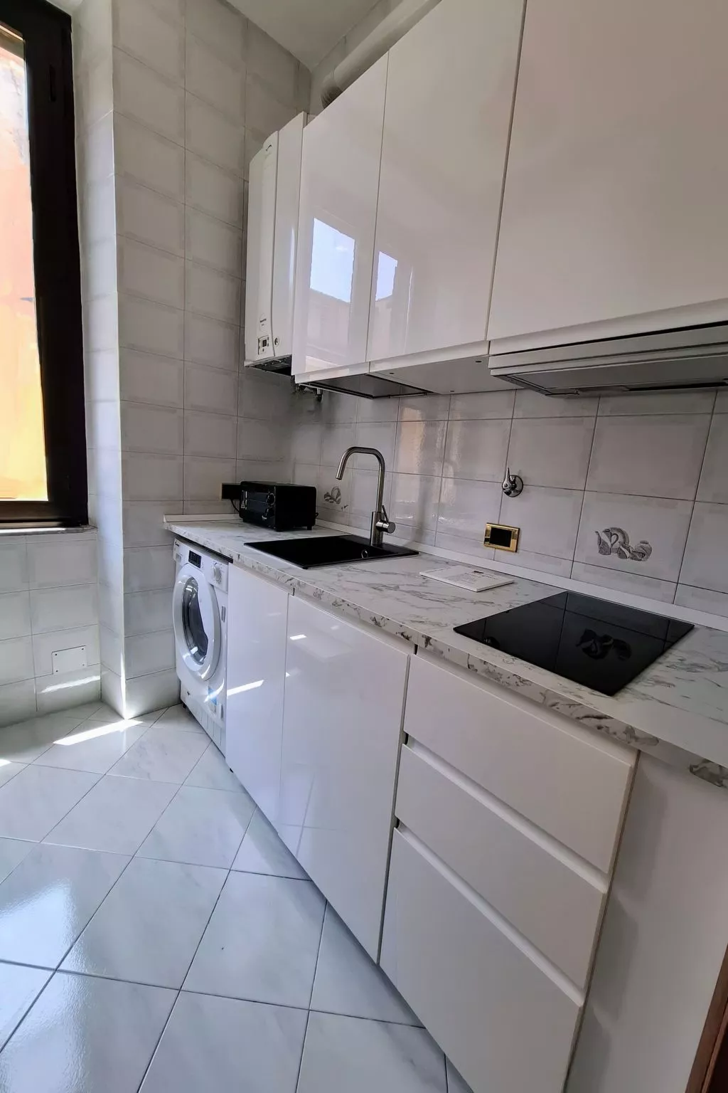 'Rhome Sweet Rhome-Inside