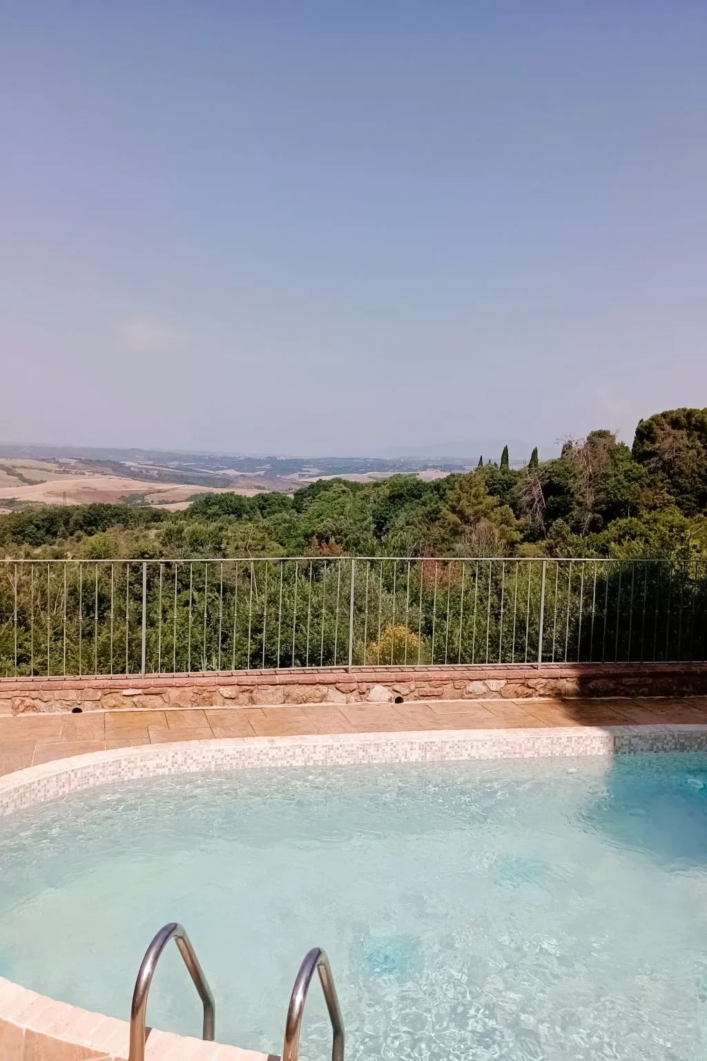 Vier-Zimmer-Wohnung 3 Bäder mit Schwimmbad zur alleinigen Nutzung-Outside