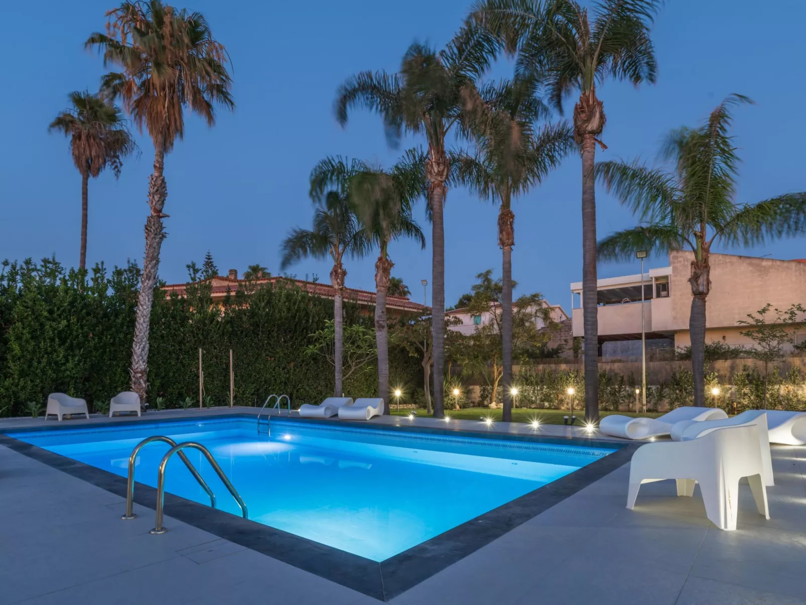 Nereide, Luxusvilla mit Pool am Meer-Image-tags.info