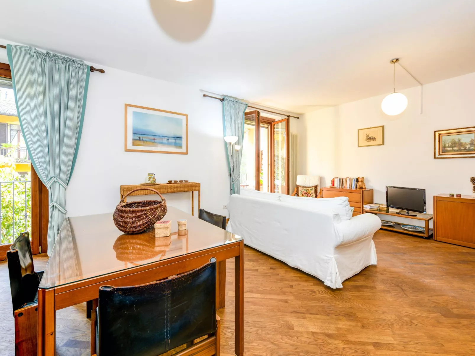 'Silvia2' mit privatem Balkon-Drinnen