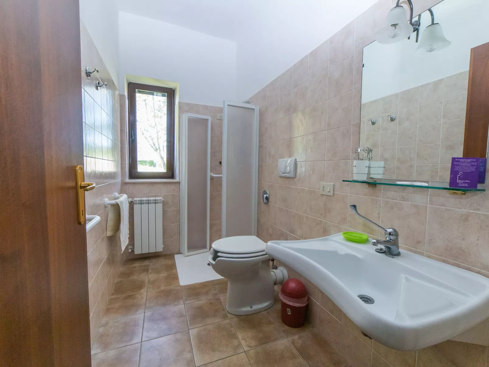 Wohnung 'Sunflower' mit Privatparkplatz-Dedans