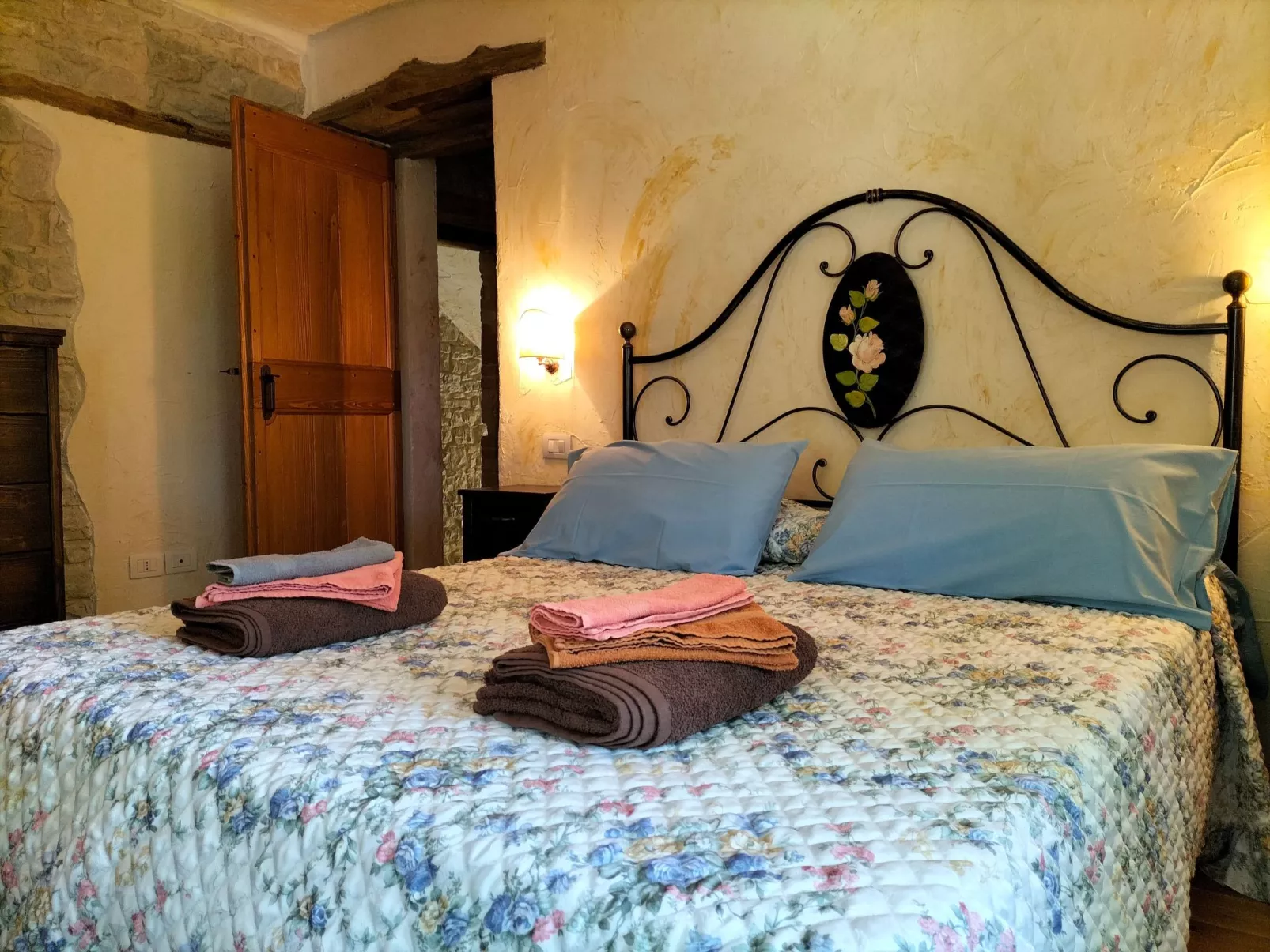 Große Wohnung mit Blick von den Bergen bis zum Meer-Inside