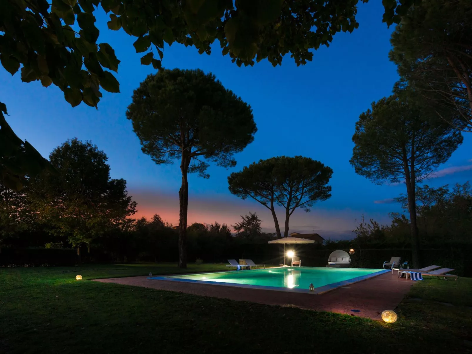 Villa mit Garten und privatem Pool-Outside