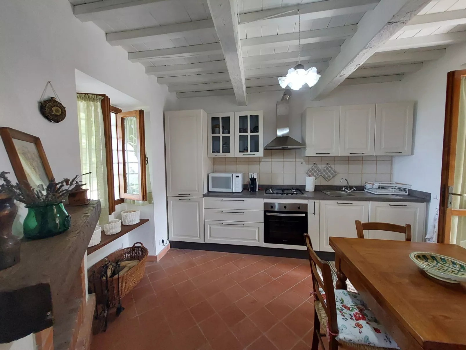 'Casa Peppina' mit Terrasse-Dedans