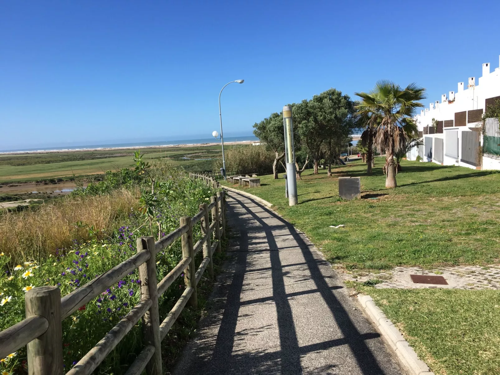 Helle und geräumige Wohnung in Conil-Draußen