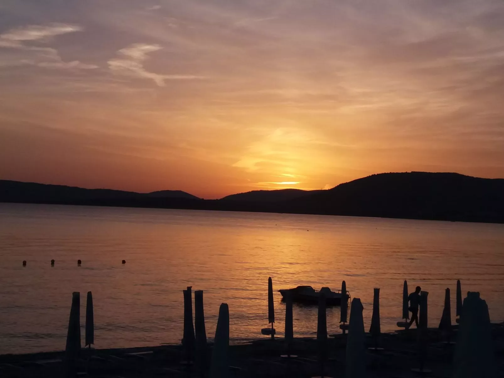 Rustikale Villa mit Steinpool-Outside