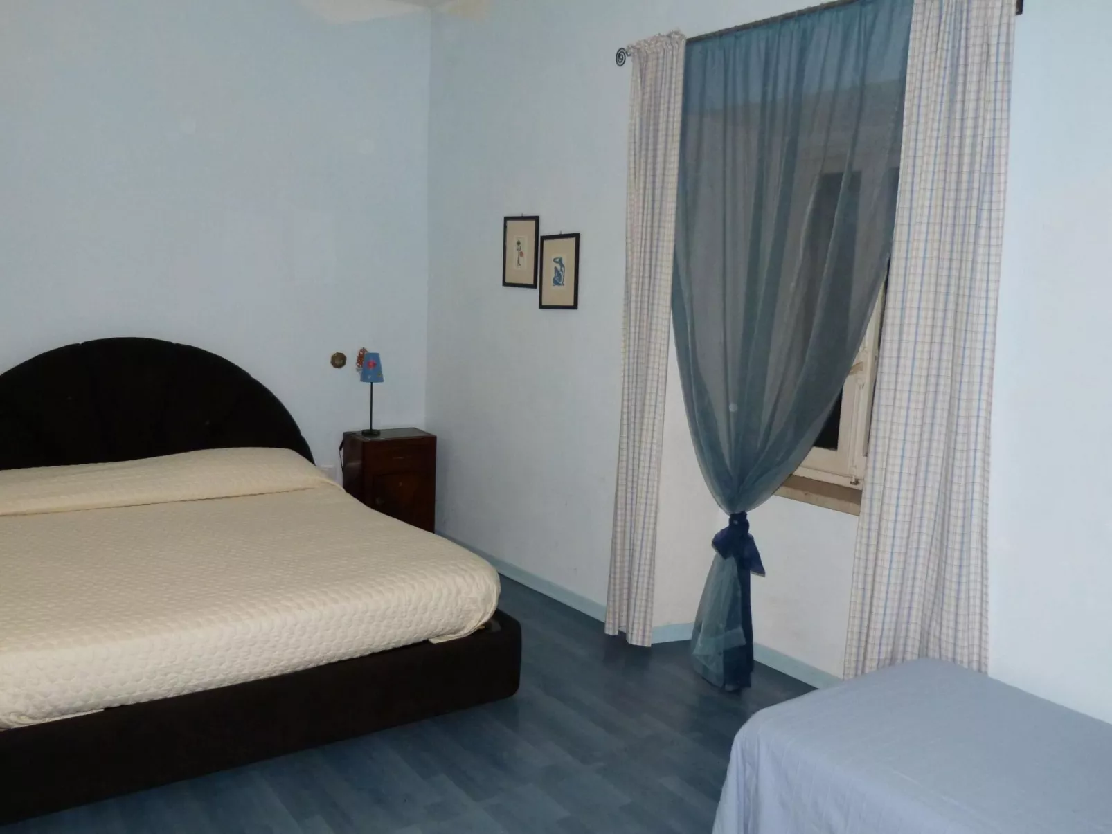 Altes Landhaus mit Schwimmbad und viel Grün-Drinnen