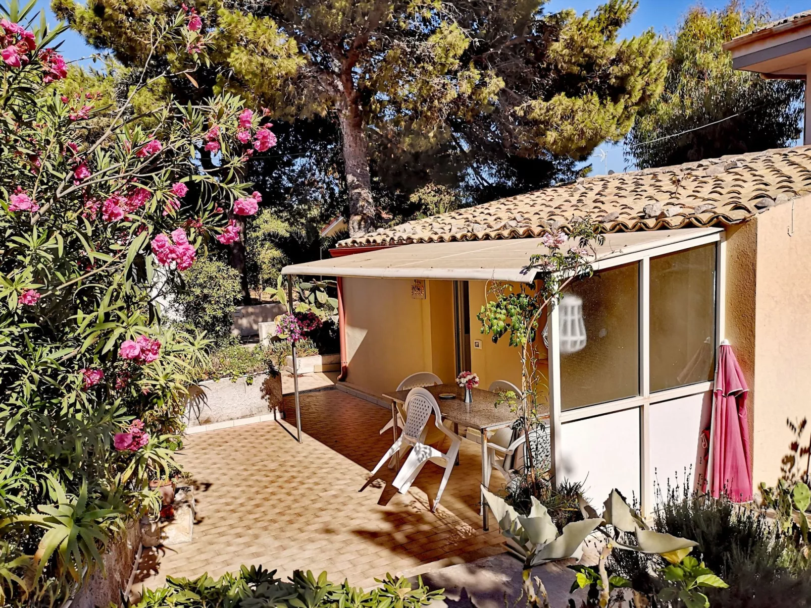 Kleines ruhiges Ferienhaus direkt am Meer-Outside