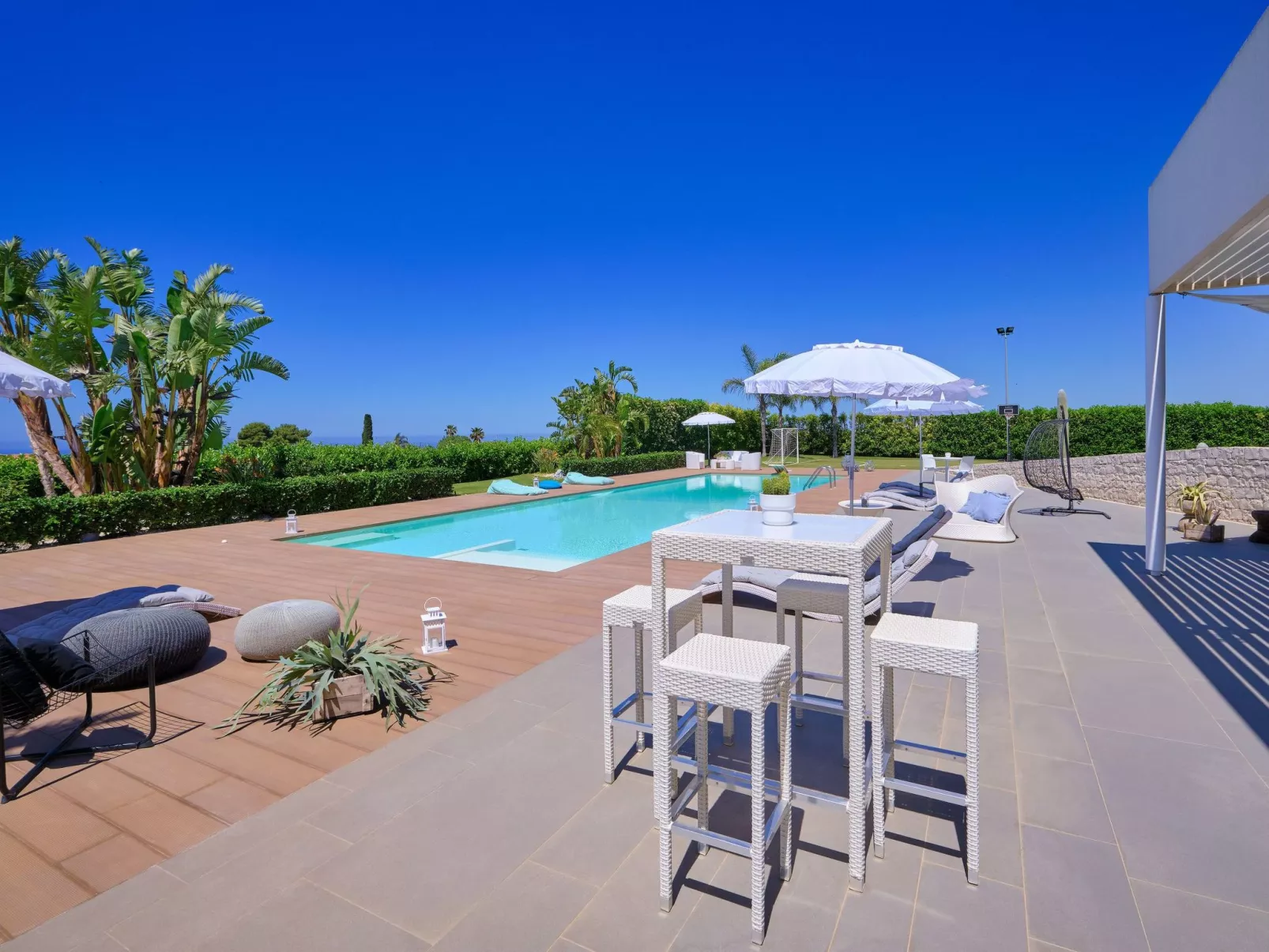 Anthea, Villa mit Pool und Fußball-Tennisplatz nur wenige Kilometer vom Strand-Image-tags.info