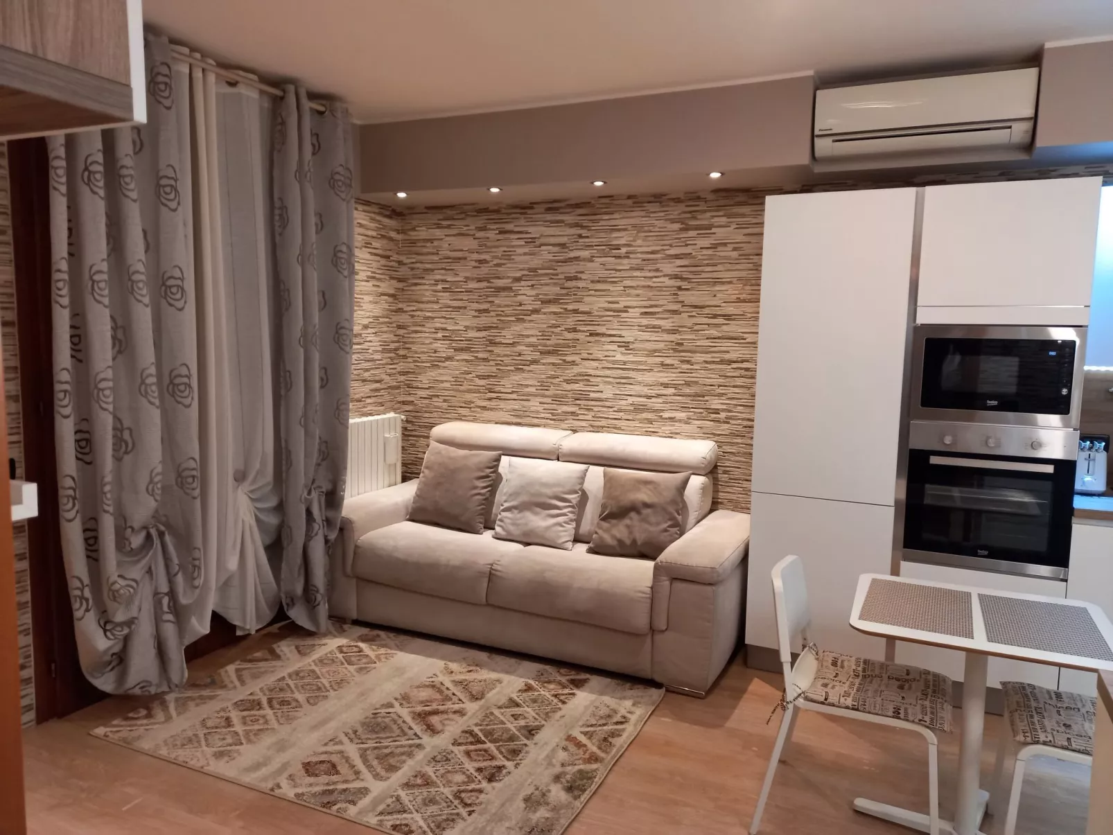 Stilvoller und gemütlicher Mini mit Garage-Inside