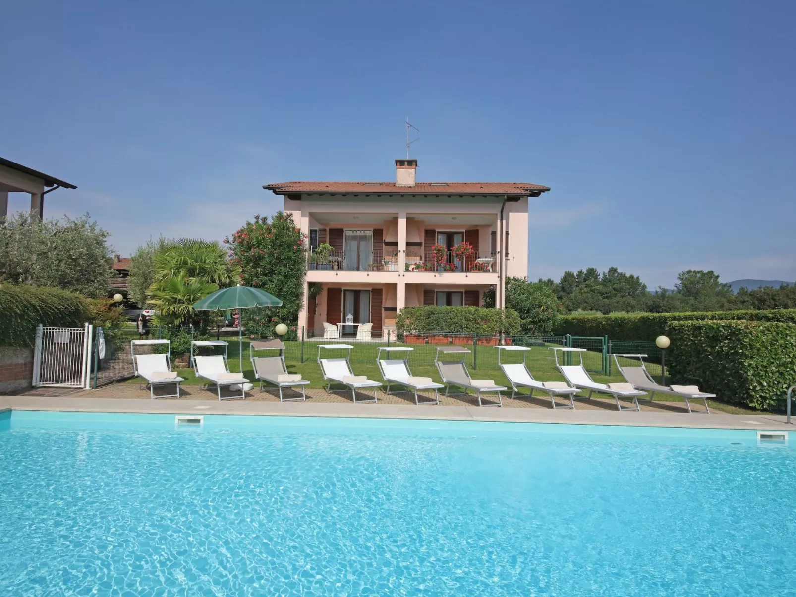 Wohnung 'Girasole' mit Schwimmbad-Dehors