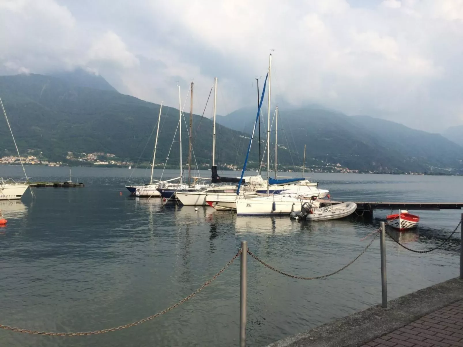 Wohnung Annetta mit Sicht auf See und Berge-Image-tags.info