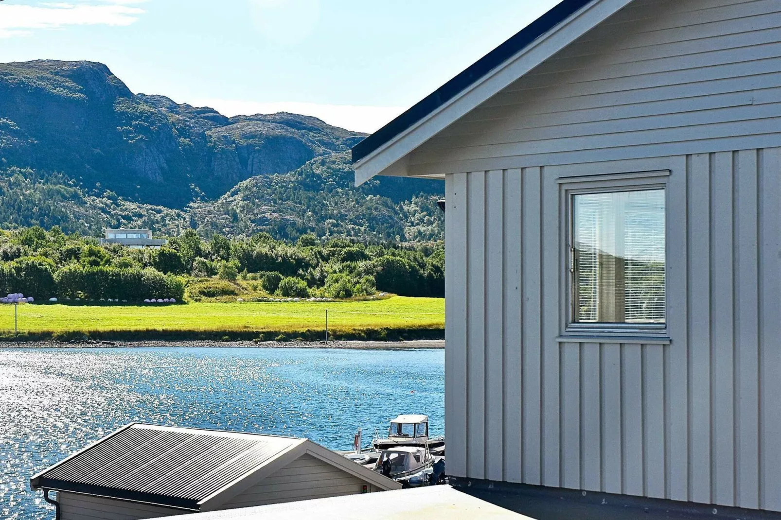 60733 - LITEN BOENHET-Water view