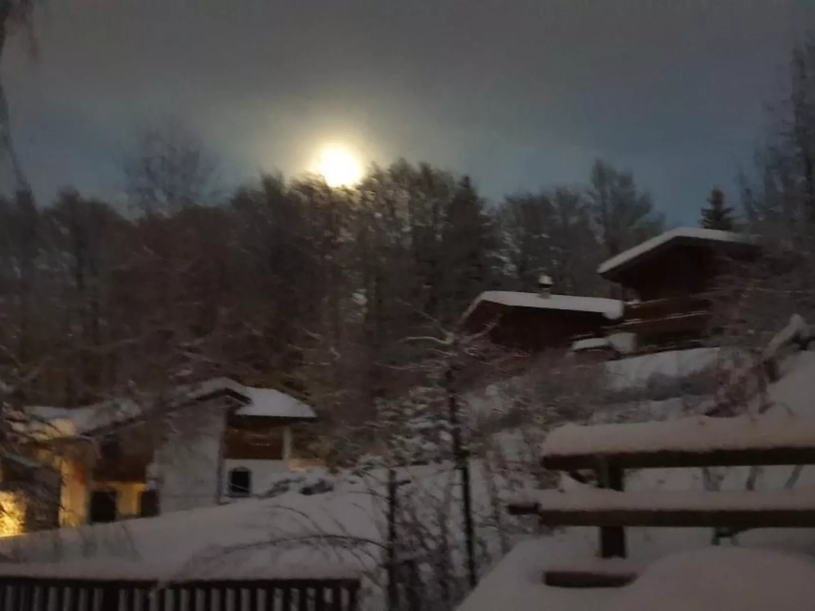 Berghütte mit Wasserblick-Draußen