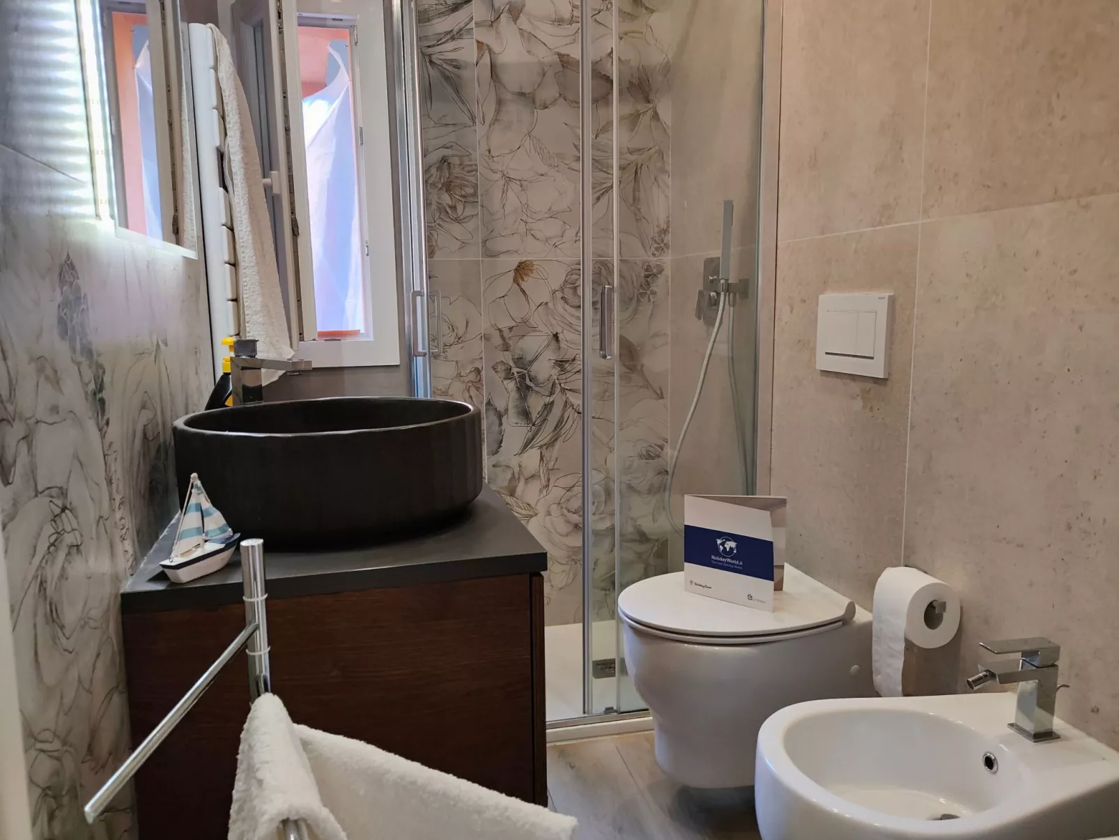 Vaze's Heart by Holiday World-Inside